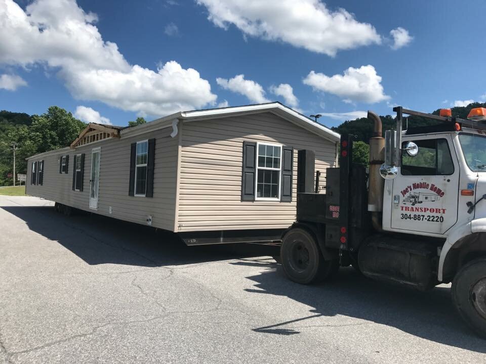 Does the width of a single-wide mobile home affect its transportability?